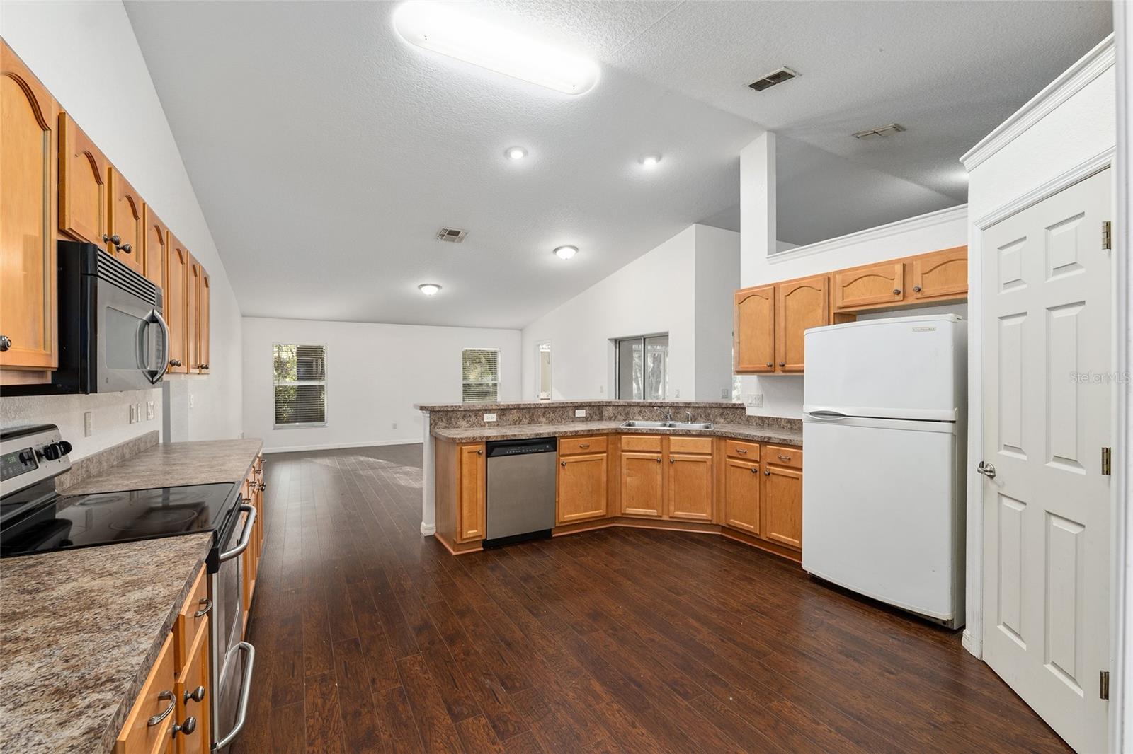 LA CASTA ESTATES - Residential