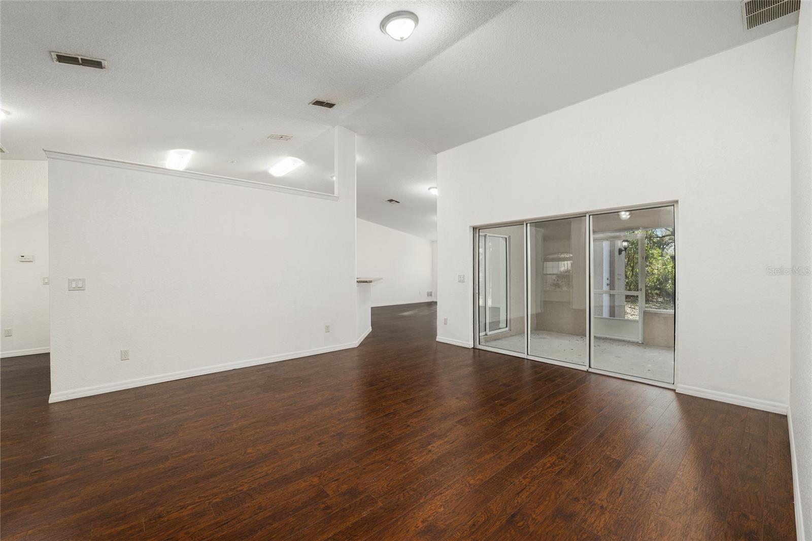 LA CASTA ESTATES - Residential