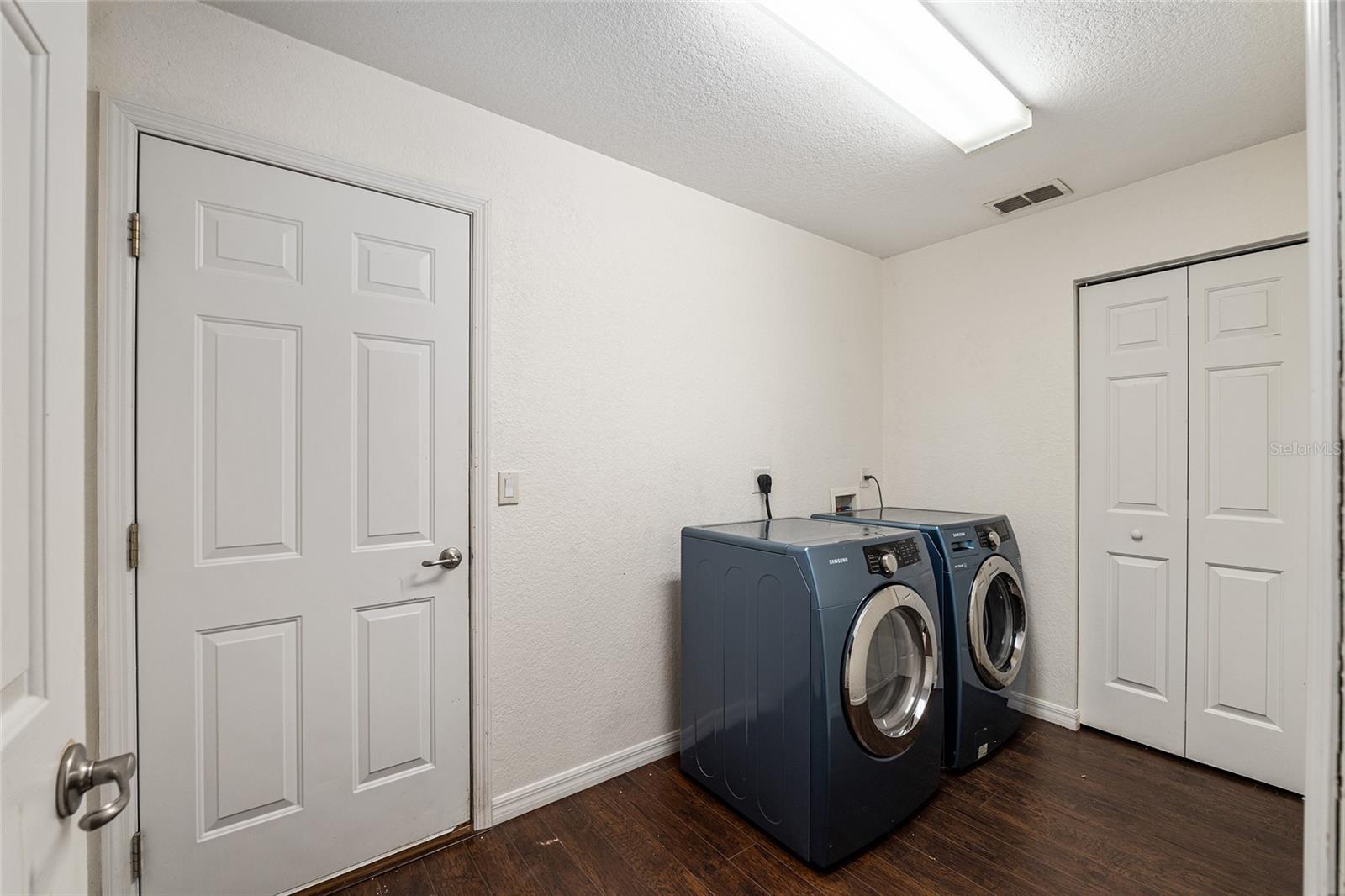 LA CASTA ESTATES - Residential