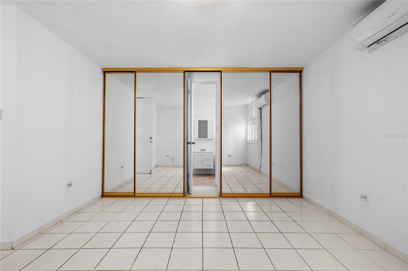 KINGS COURT 80 - Residential