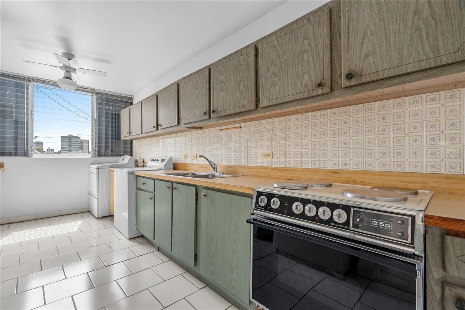 KINGS COURT 80 - Residential