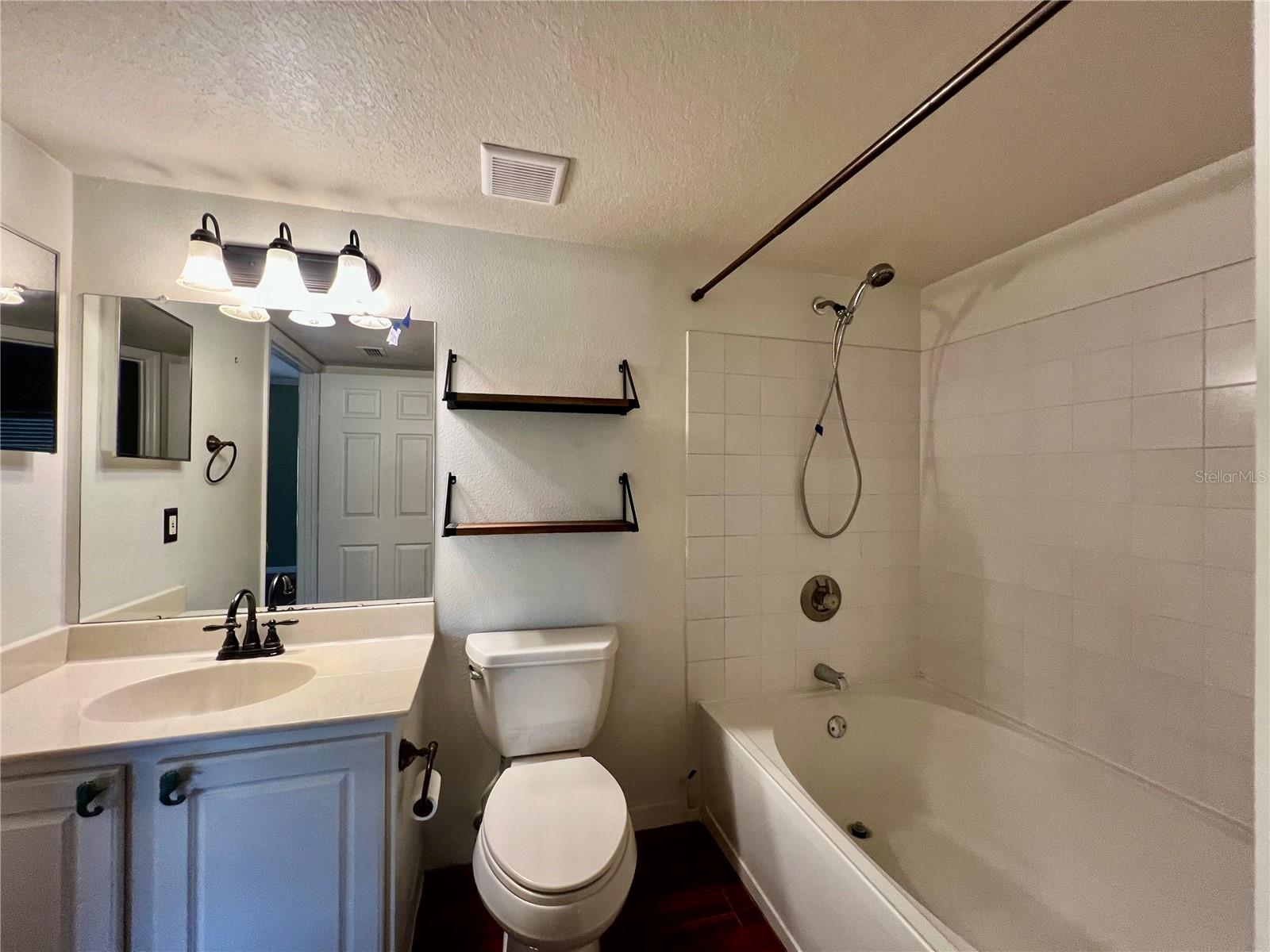 BEACHWAY CONDOS - Residential Lease