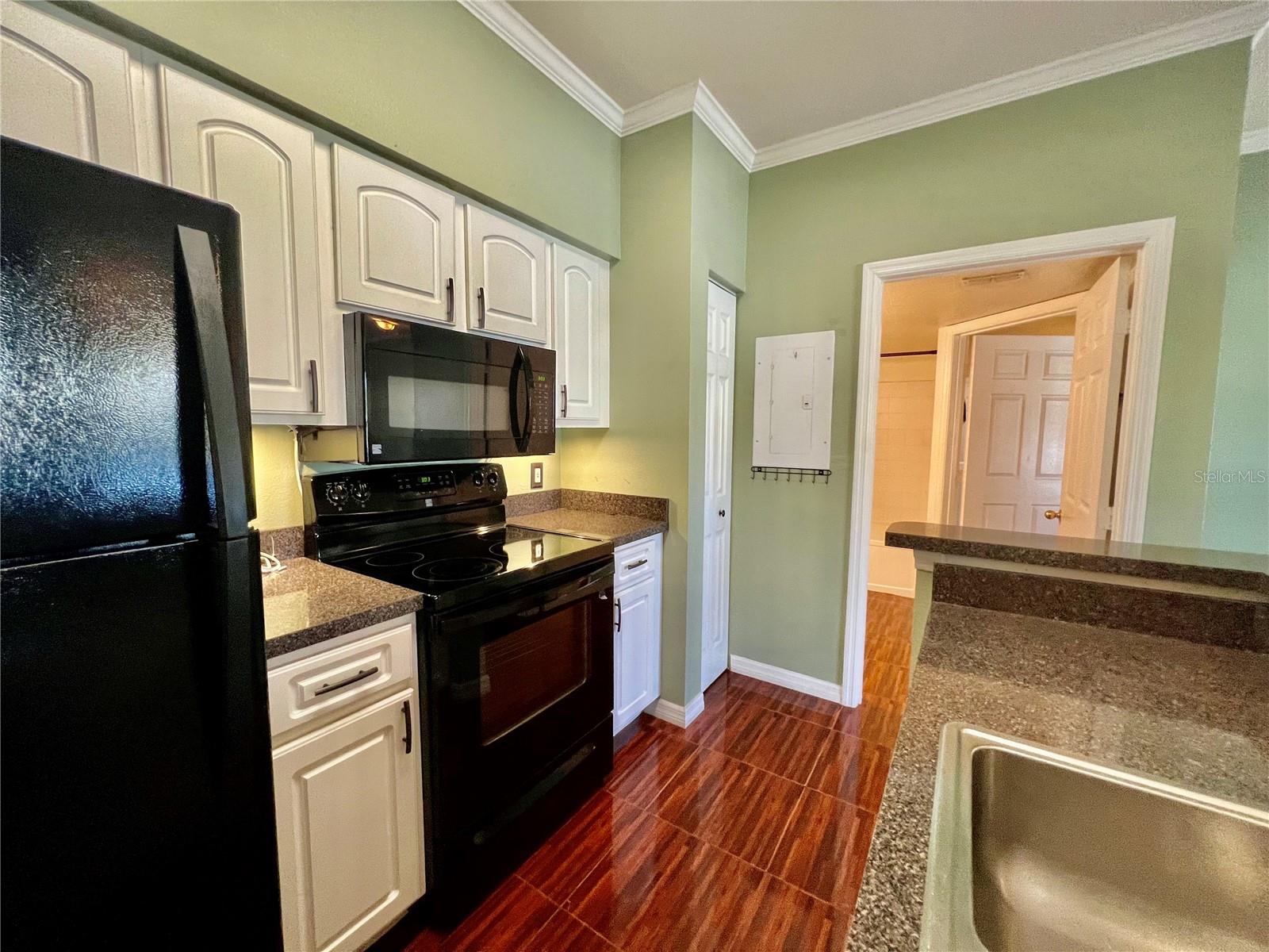 BEACHWAY CONDOS - Residential Lease