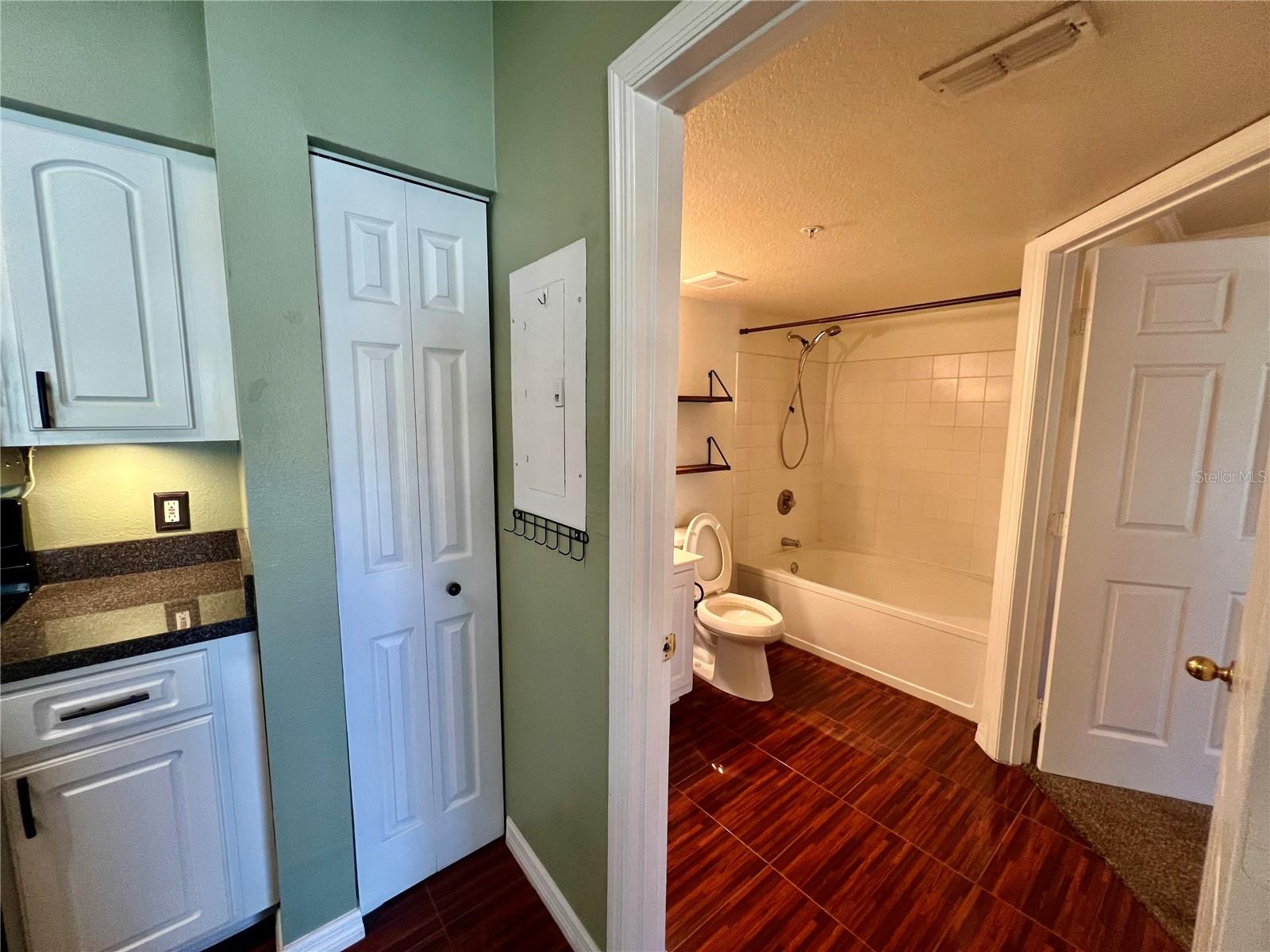 BEACHWAY CONDOS - Residential Lease