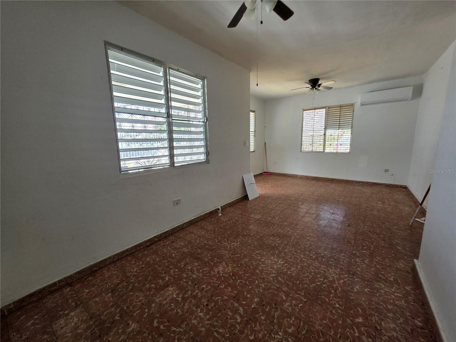 150 ROMAGUERA ST