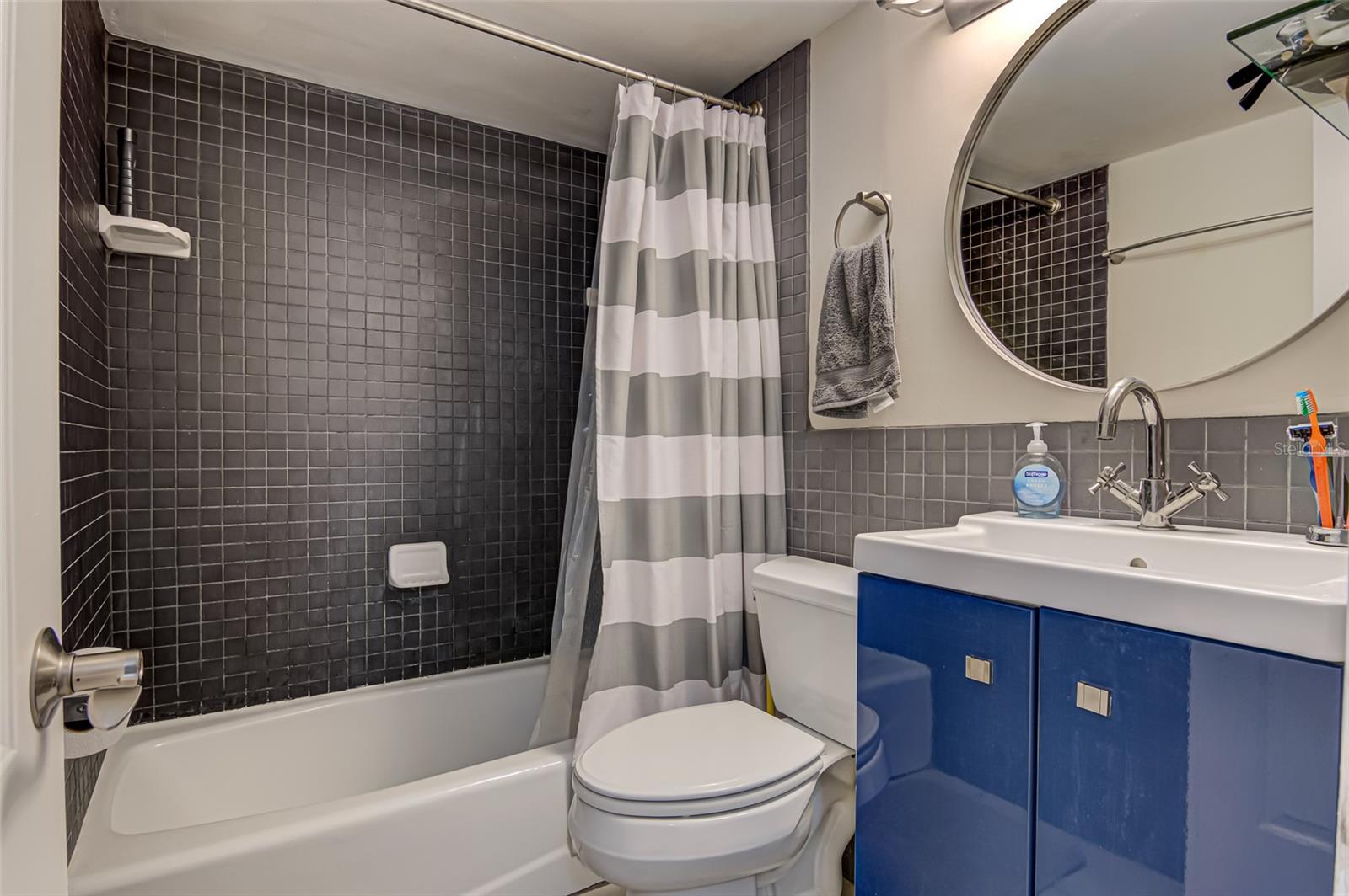 SUMMIT HOUSE - Residential