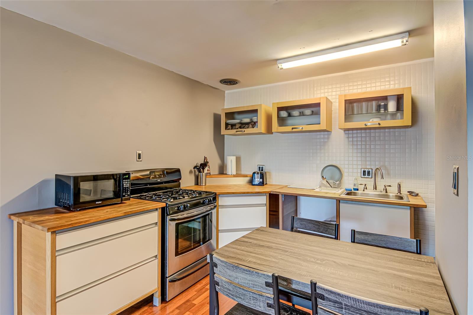 SUMMIT HOUSE - Residential