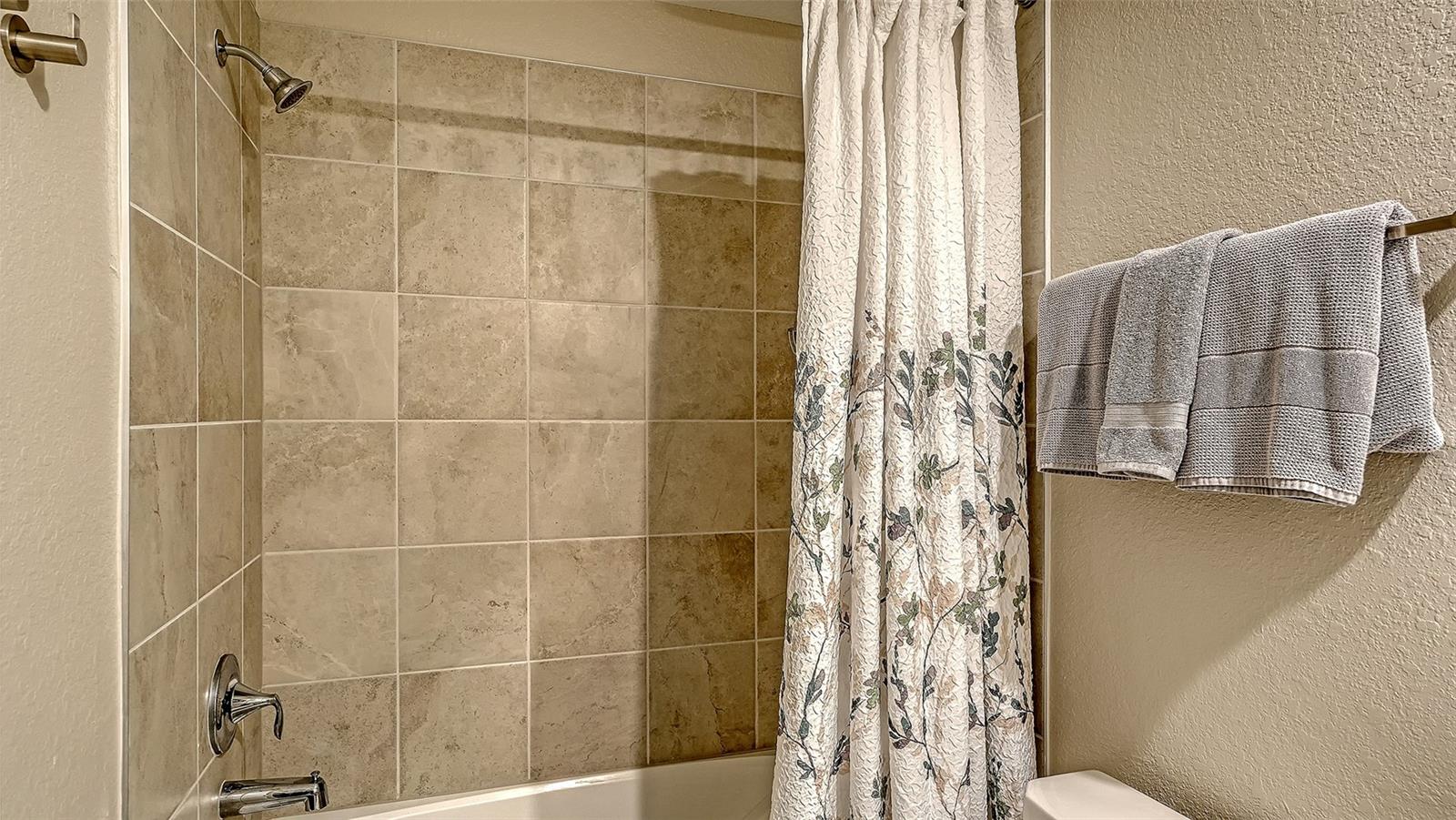 WELLEN PARK GOLF & COUNTRY CLUB - Residential Lease