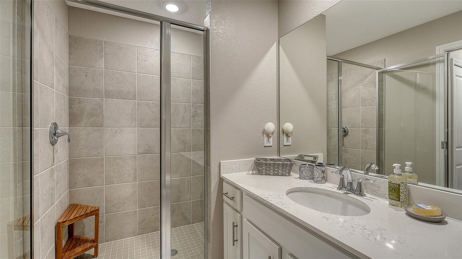 WELLEN PARK GOLF & COUNTRY CLUB - Residential Lease