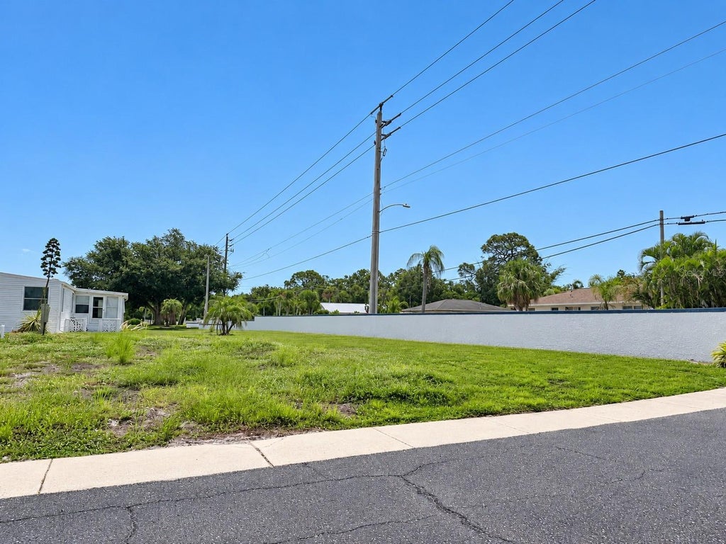 Photo of 6291 Daffodil Road, Venice, FL 34293 (MLS # N6146207)