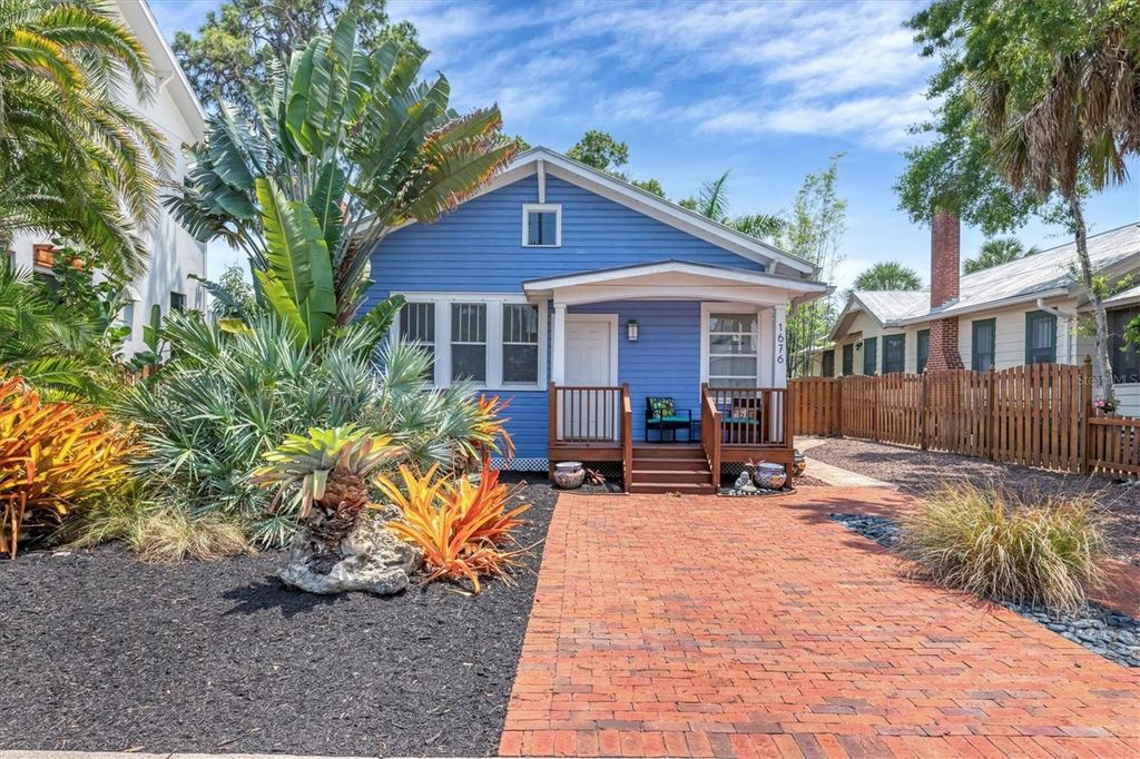 Photo of 1676 Oak Street, Sarasota, FL 34236 (MLS # A4692850)