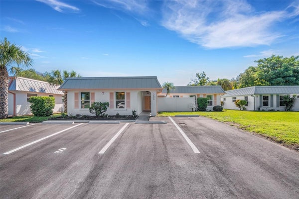 209 BEL FOREST DR APT 3, BELLEAIR BLUFFS, FL 33770 - Image 0487b3e02c4d93bebb51bcae68d12af3/1049184091