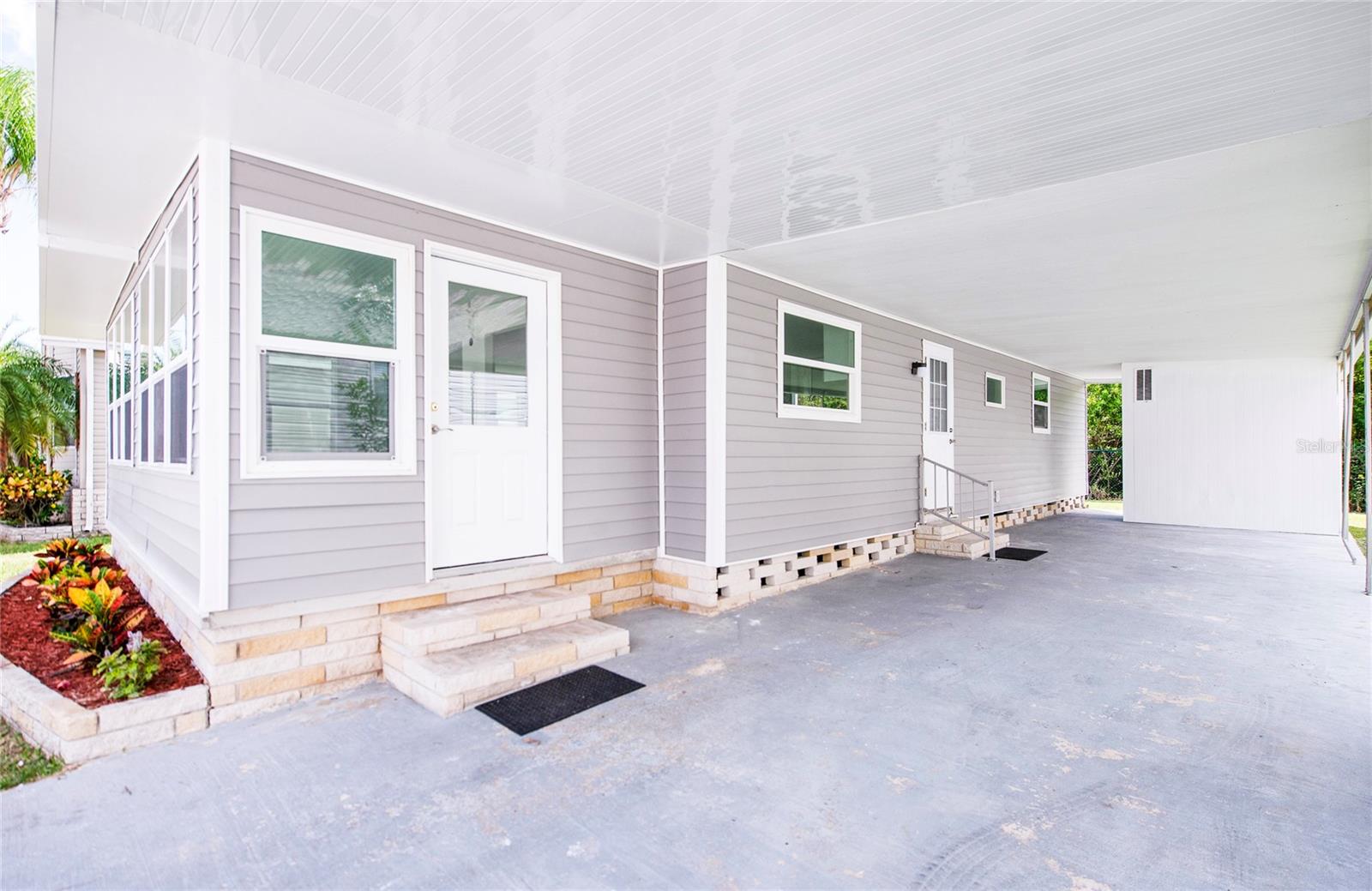 18675 US HIGHWAY 19 N 415