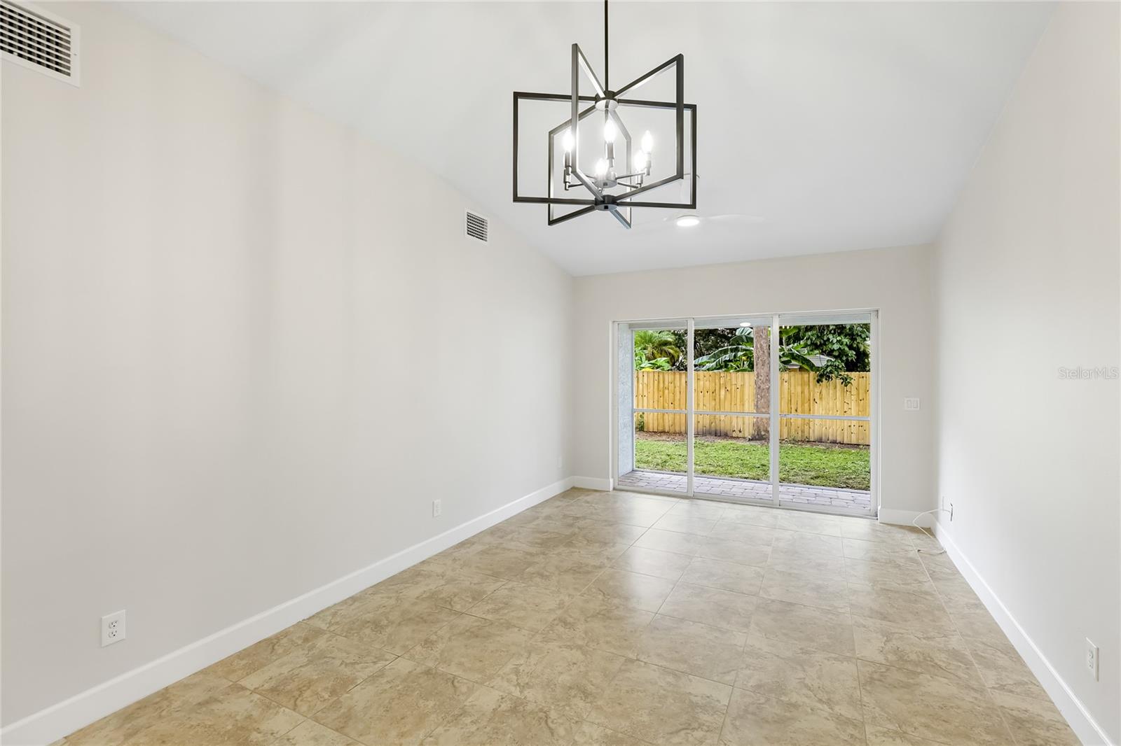 2822 EDGEWOOD LANE