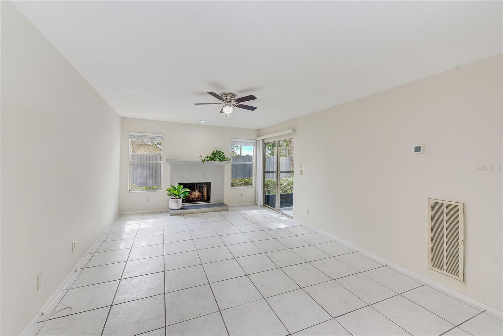 HARBOURTOWNE AT COUNTRY - Residential