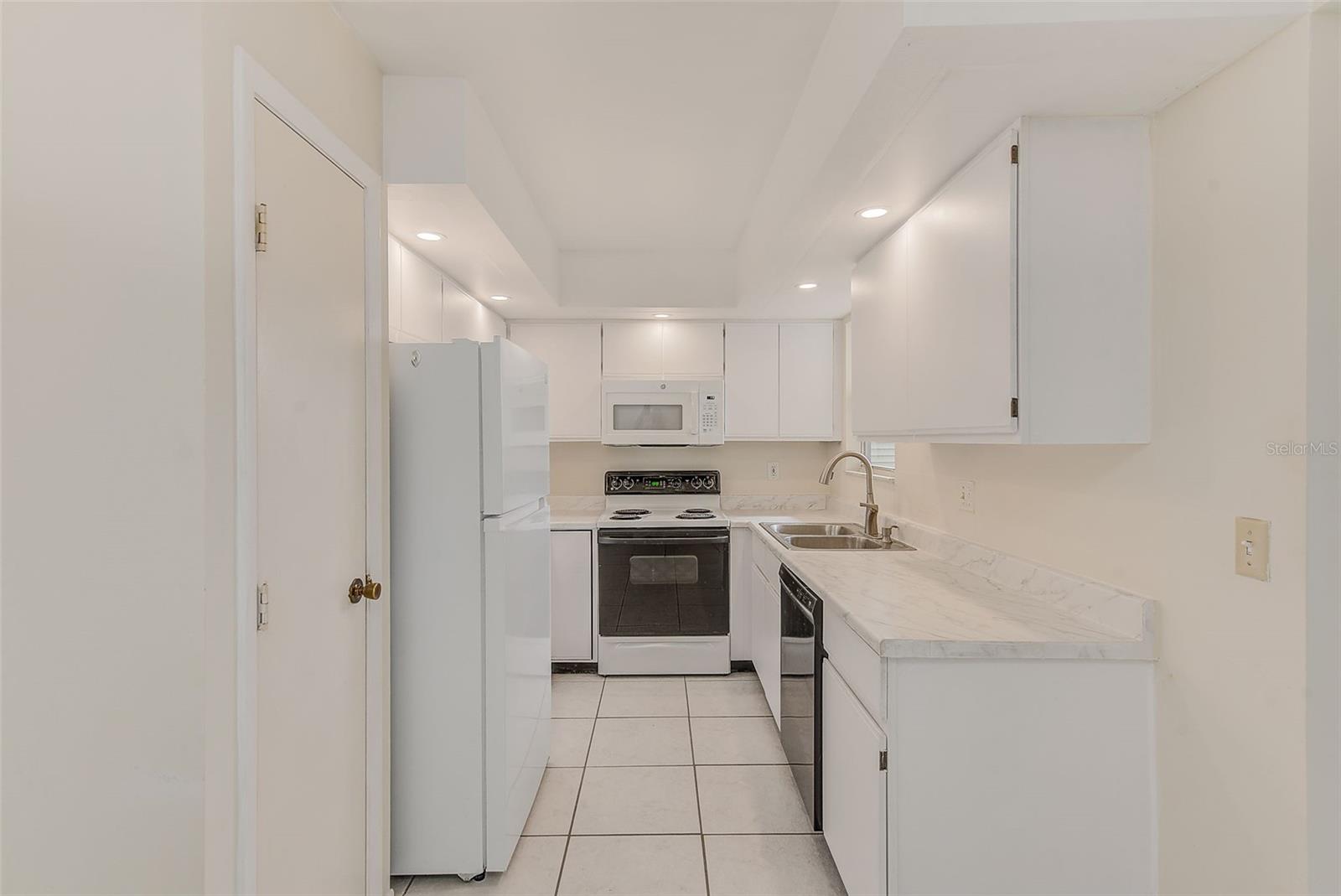 HARBOURTOWNE AT COUNTRY - Residential