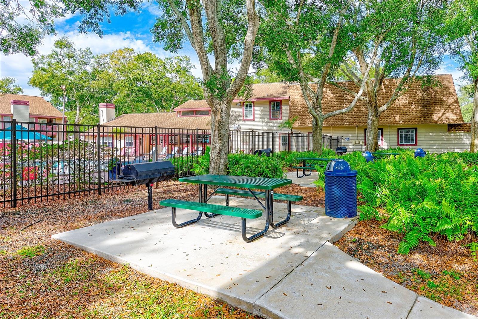 HARBOURTOWNE AT COUNTRY - Residential