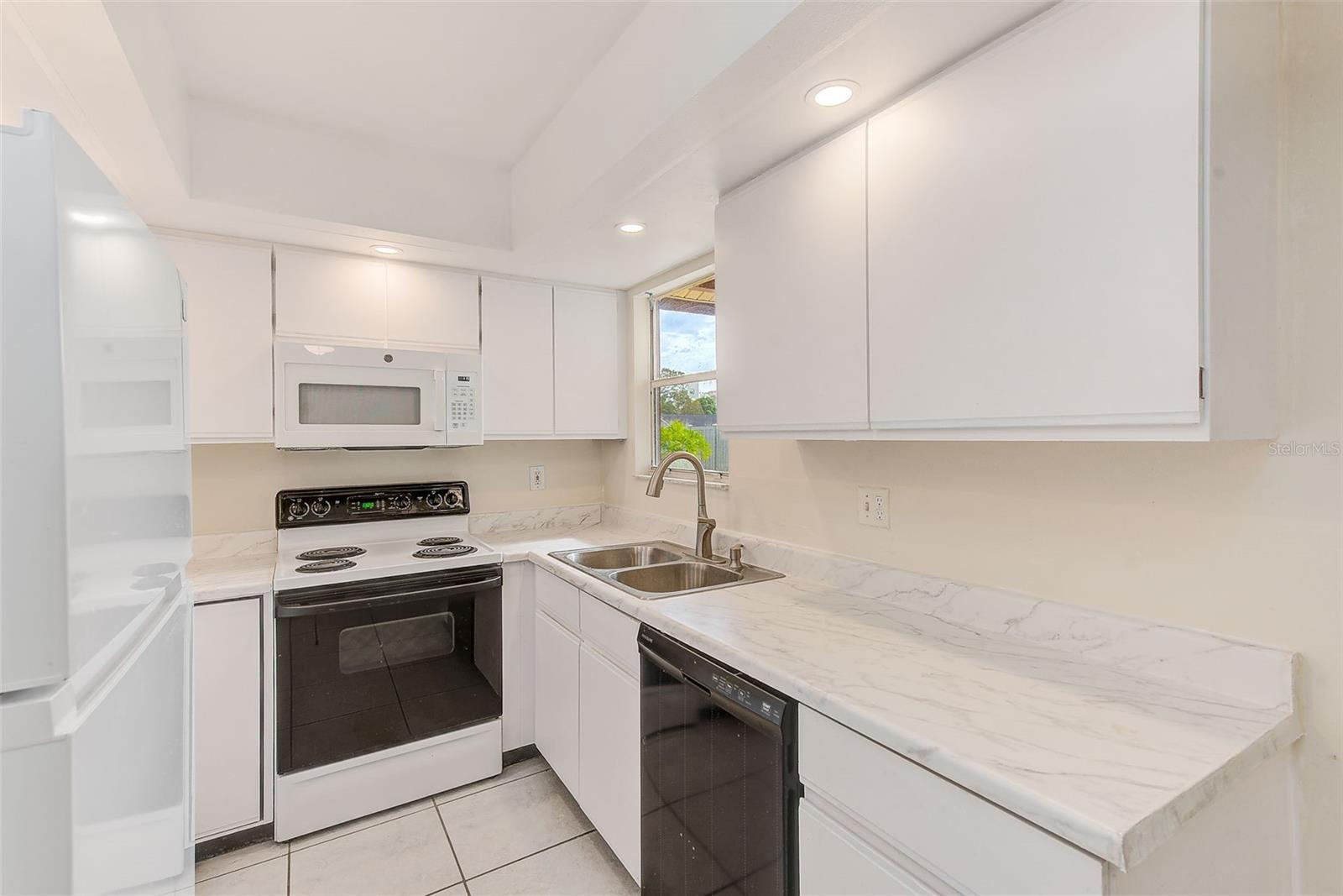 HARBOURTOWNE AT COUNTRY - Residential