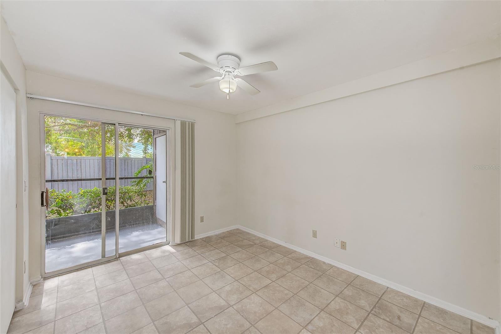 HARBOURTOWNE AT COUNTRY - Residential