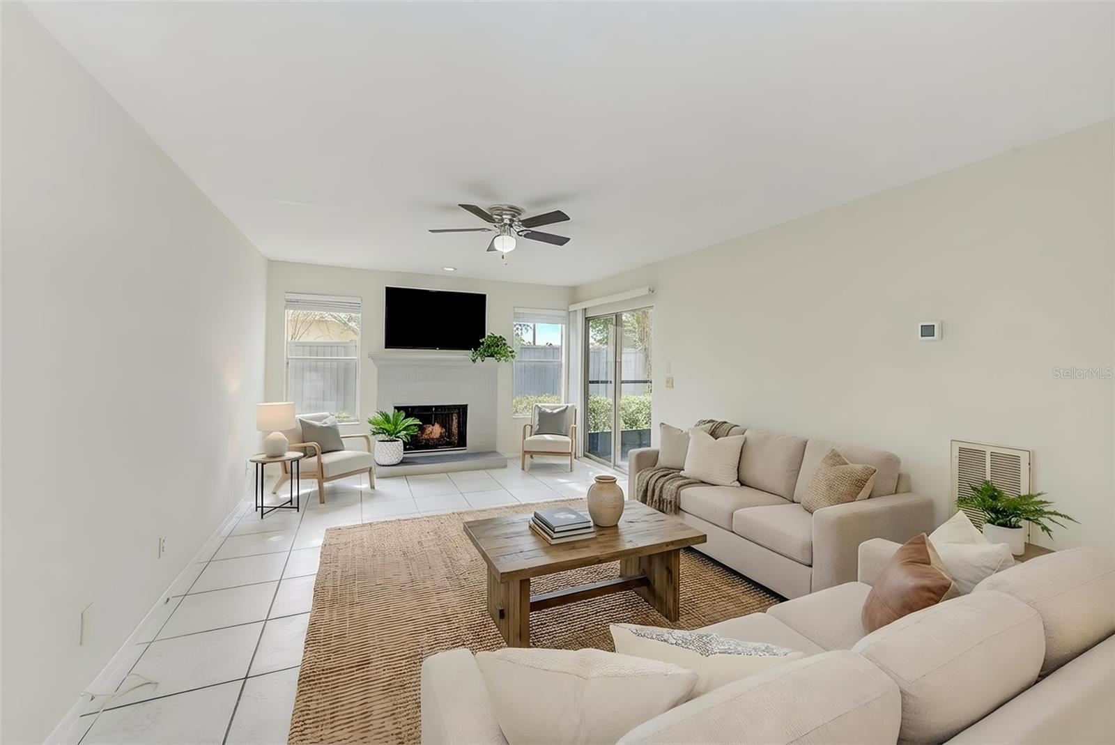 HARBOURTOWNE AT COUNTRY - Residential