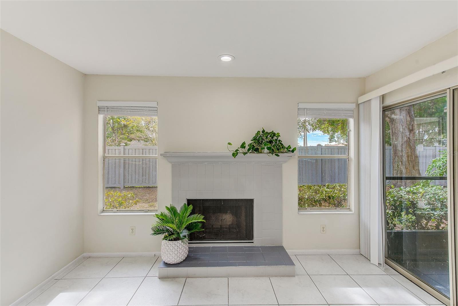 HARBOURTOWNE AT COUNTRY - Residential