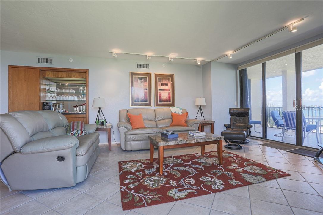 SEAPLACE VI - Residential Lease