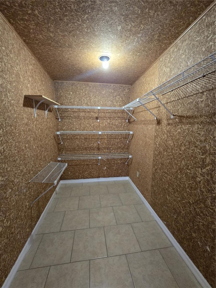 FOREST LAKE CONDO - Residential Lease