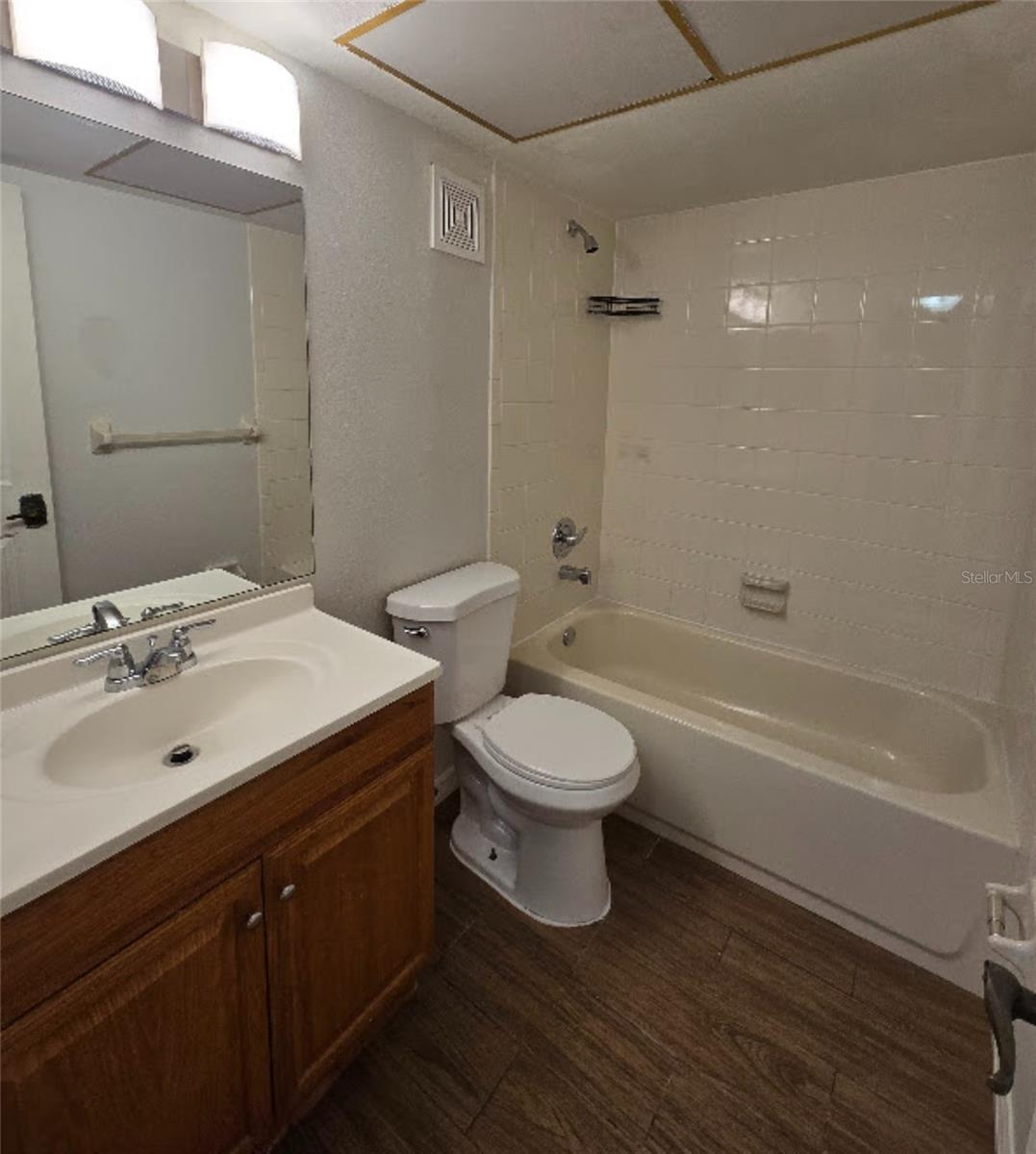 FOREST LAKE CONDO - Residential Lease