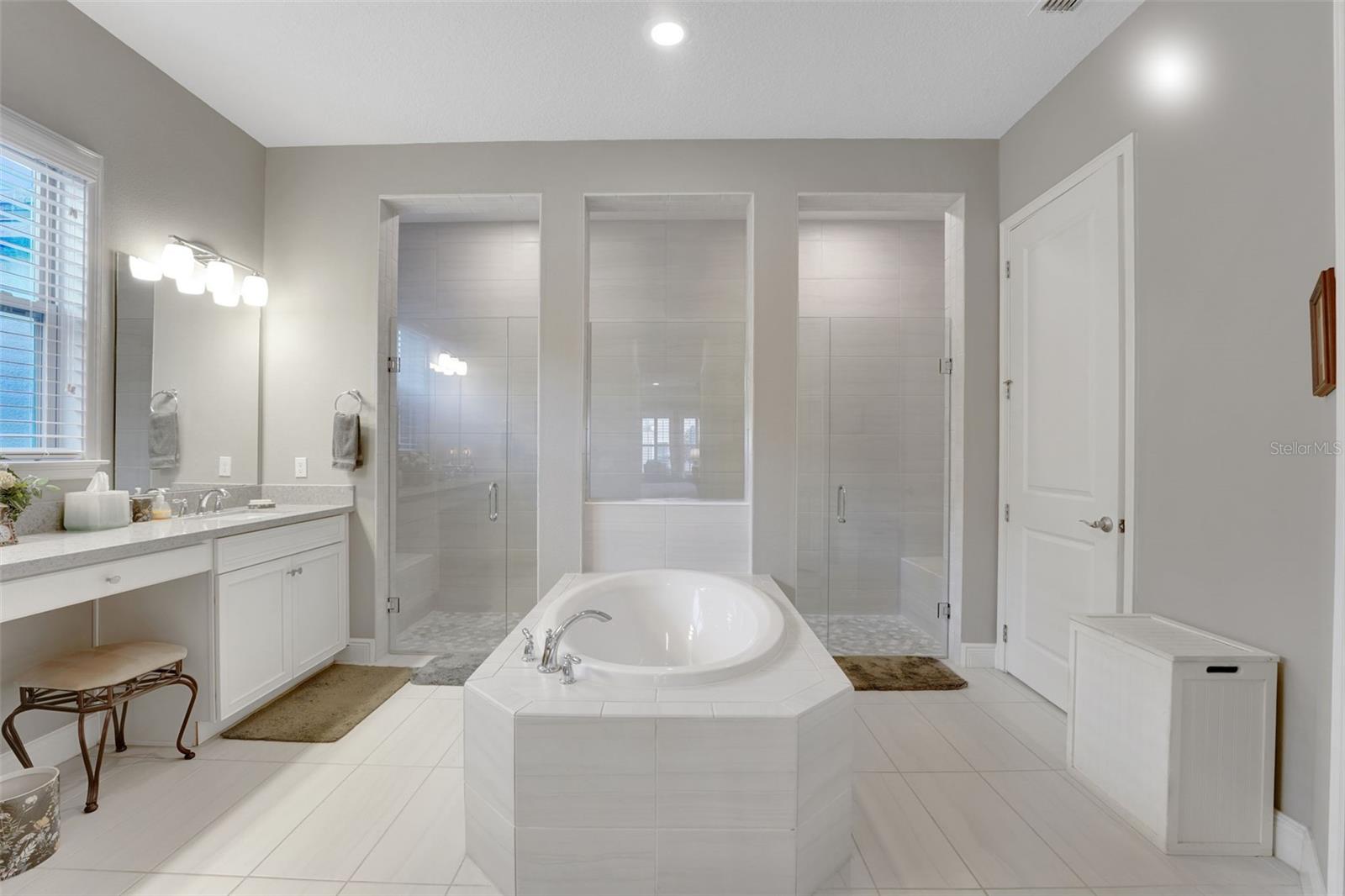 STEEPLE CHASE - Residential