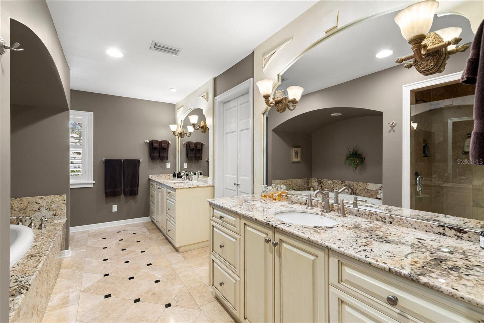 VILLA ROSA PARK - Residential Lease