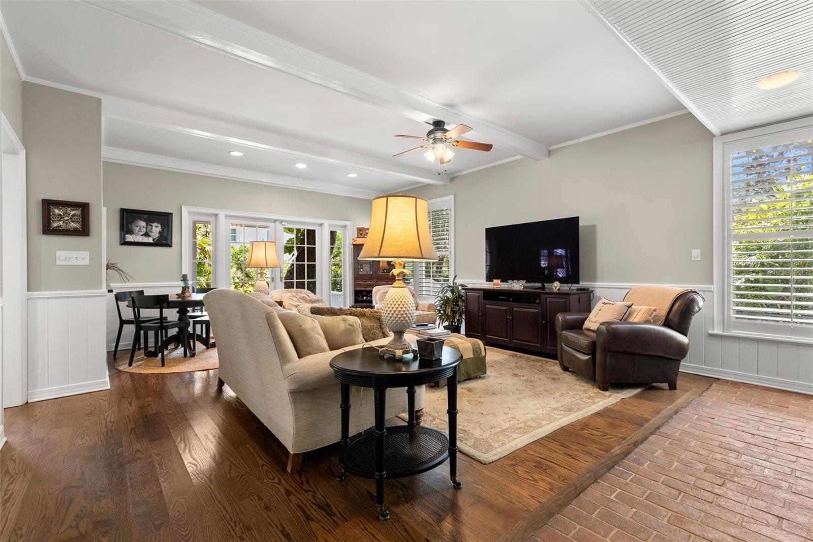 VILLA ROSA PARK - Residential Lease