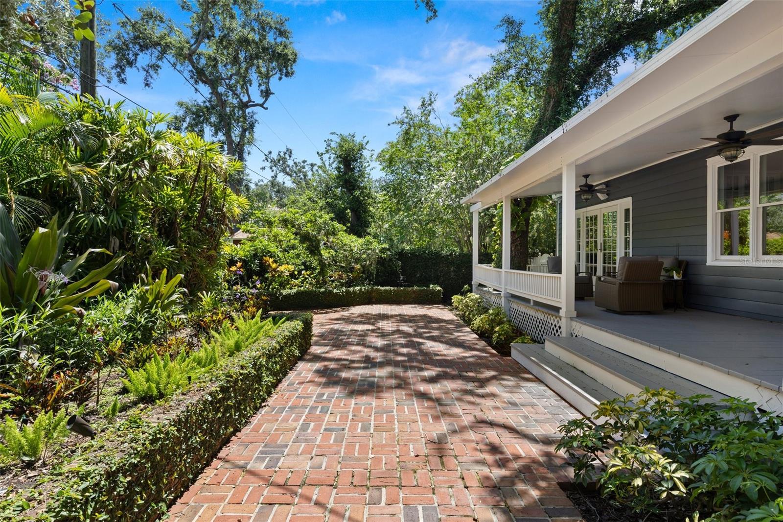 VILLA ROSA PARK - Residential Lease