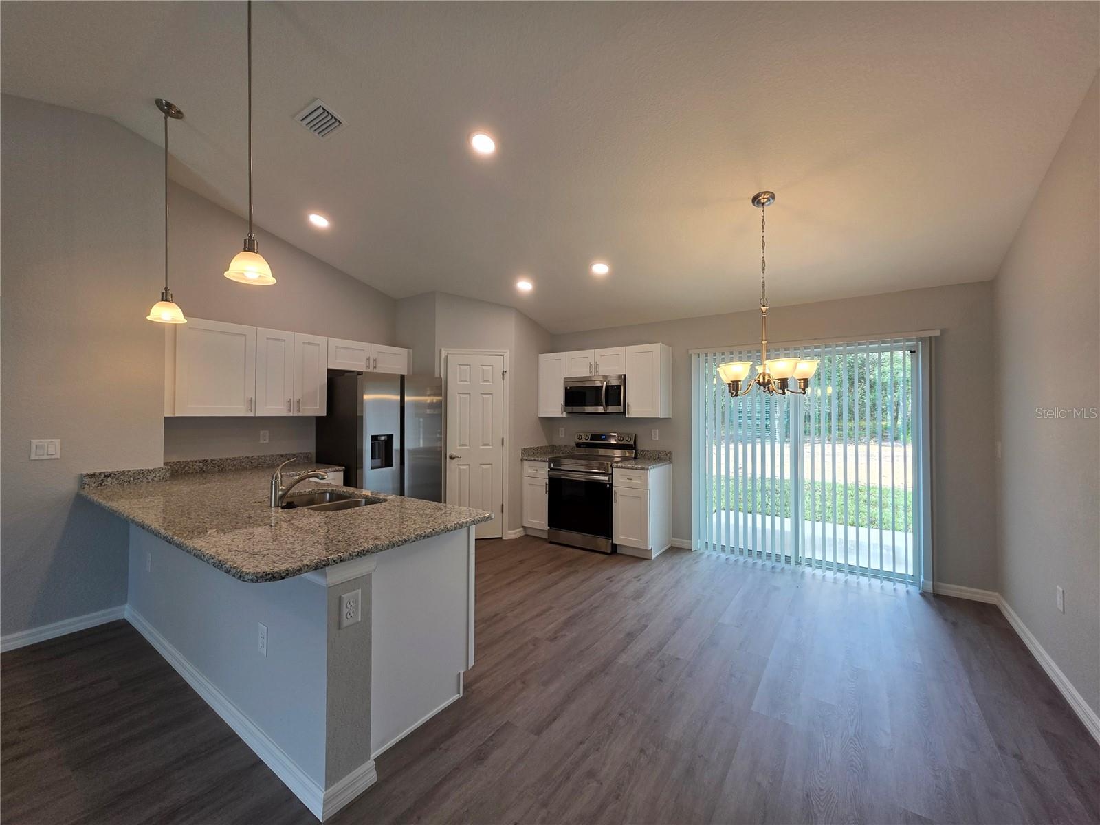 RAINBOW LAKES ESTATE - Residential