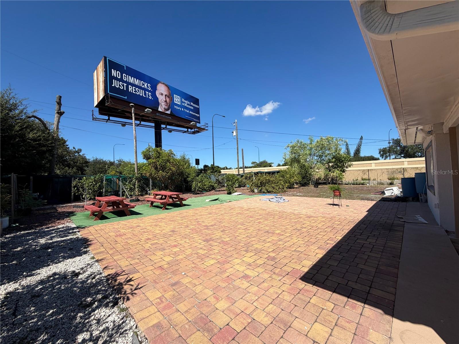 AZALEA PARK SEC 22 - Commercial Lease