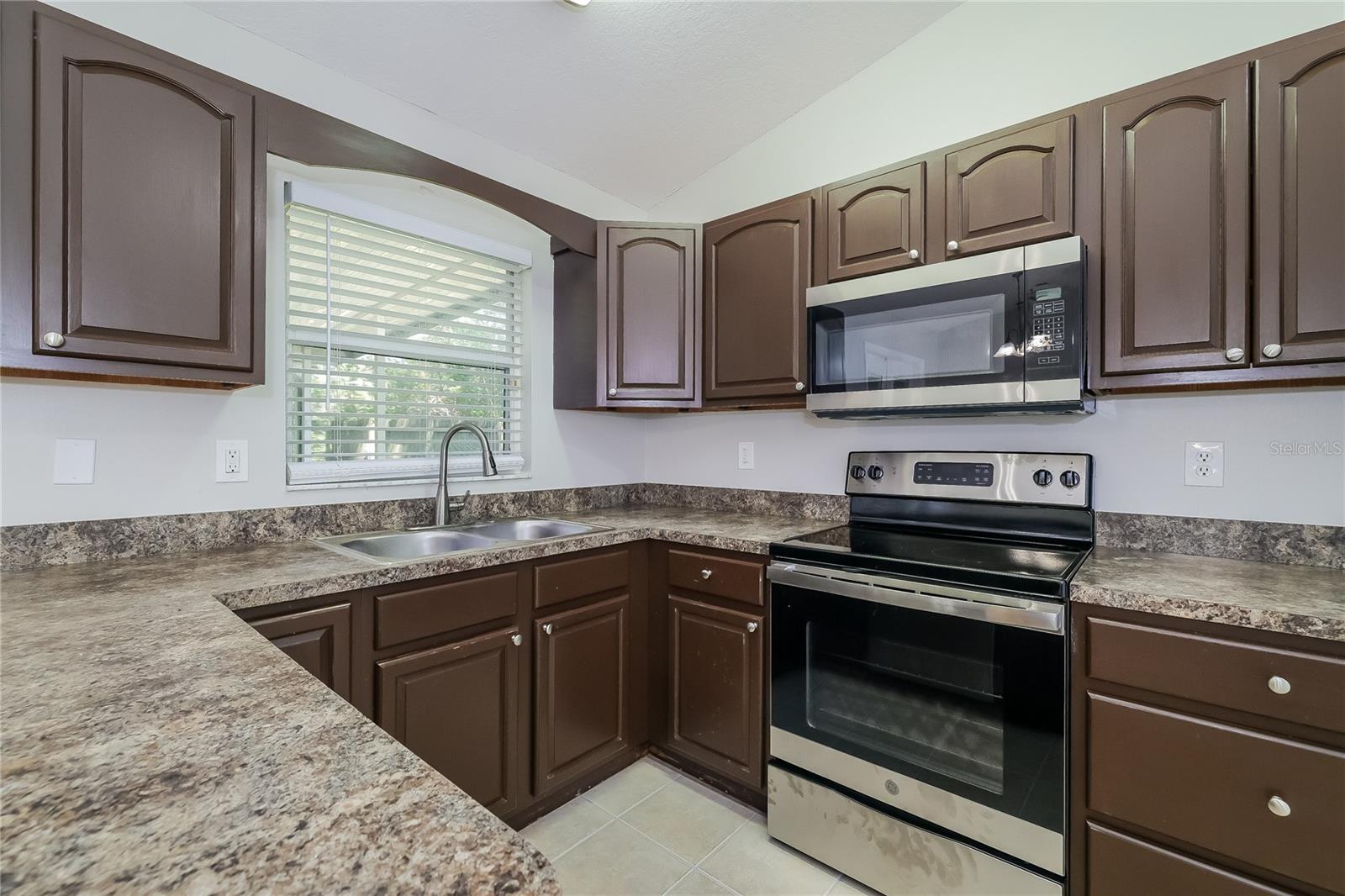 KINGS POND PH 1 - Residential Lease