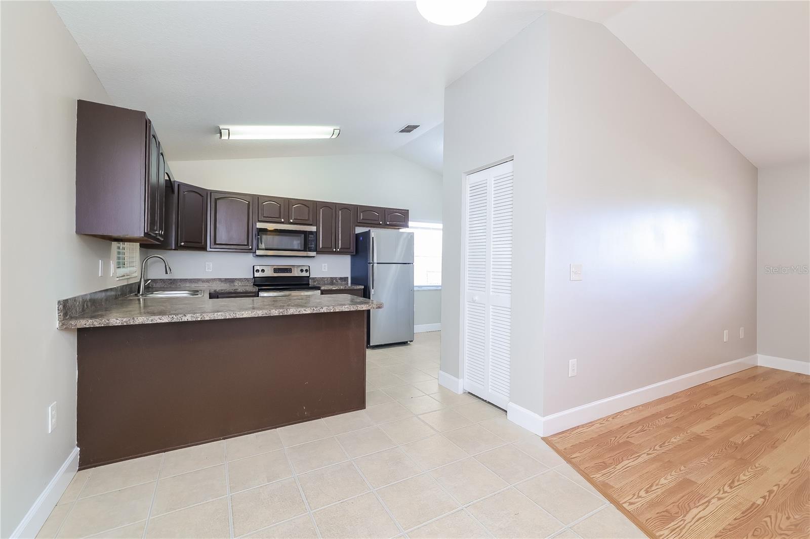 KINGS POND PH 1 - Residential Lease