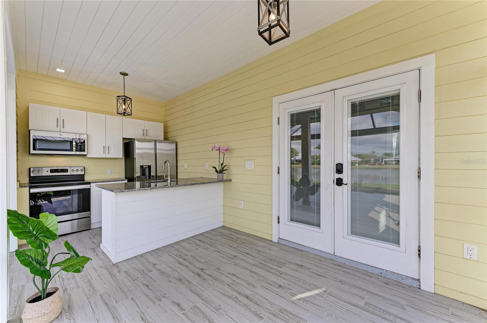 THORNTON CRK MOTORCOACH RESIDENCE - Residential