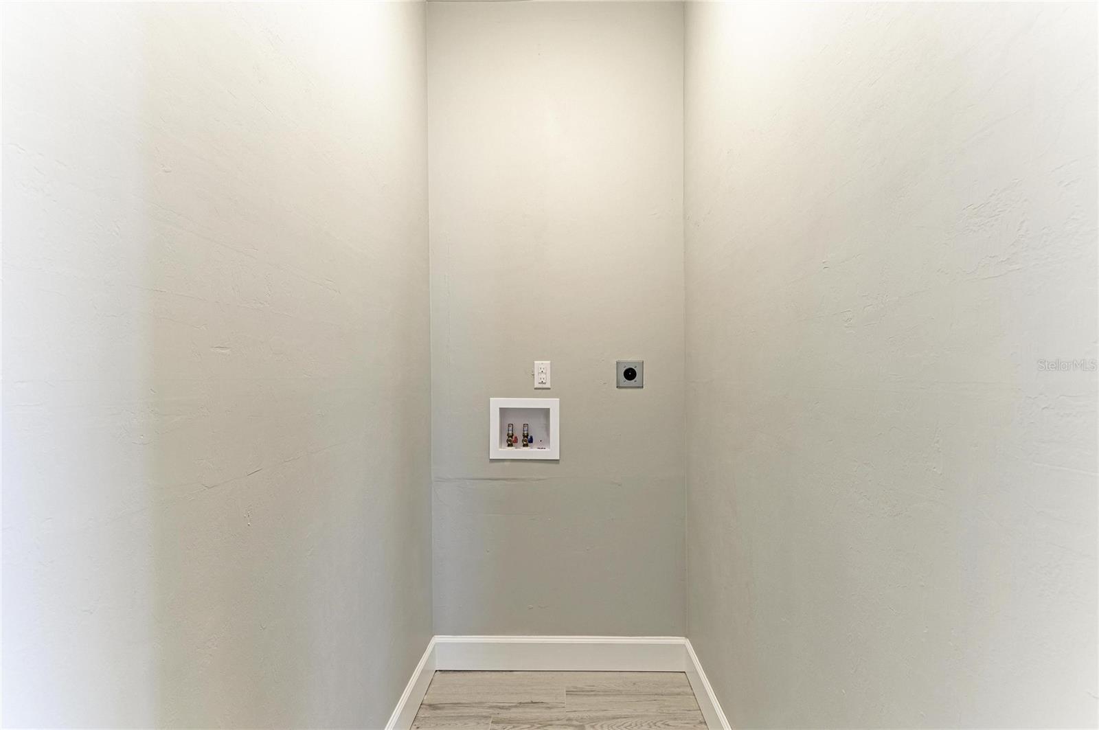 THORNTON CRK MOTORCOACH RESIDENCE - Residential