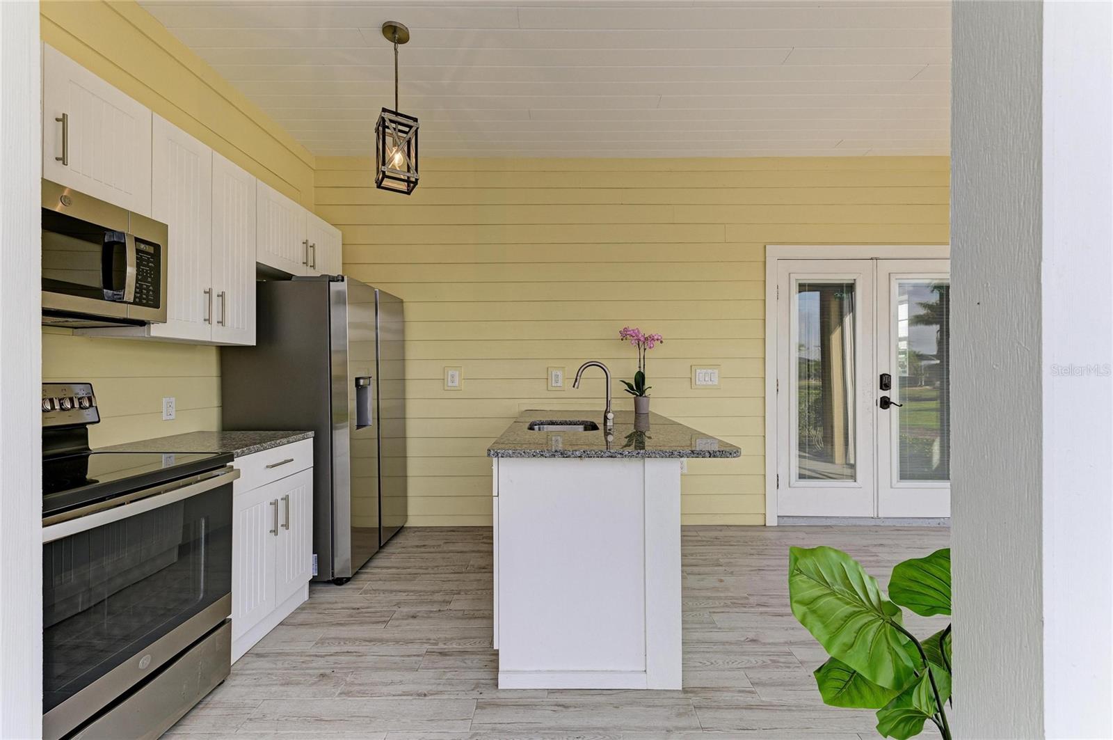 THORNTON CRK MOTORCOACH RESIDENCE - Residential