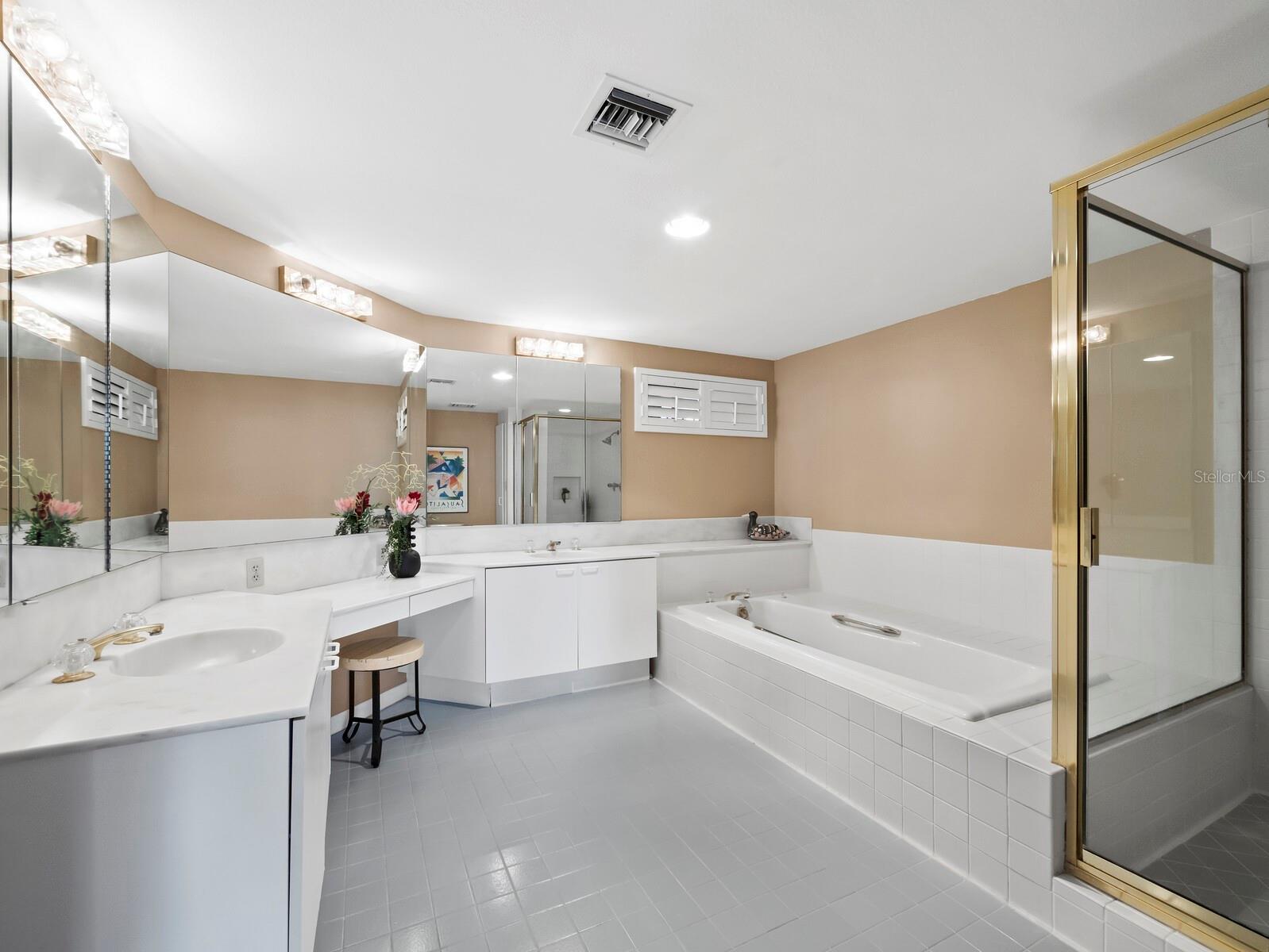 FAIRWAY BAY 3 - Residential