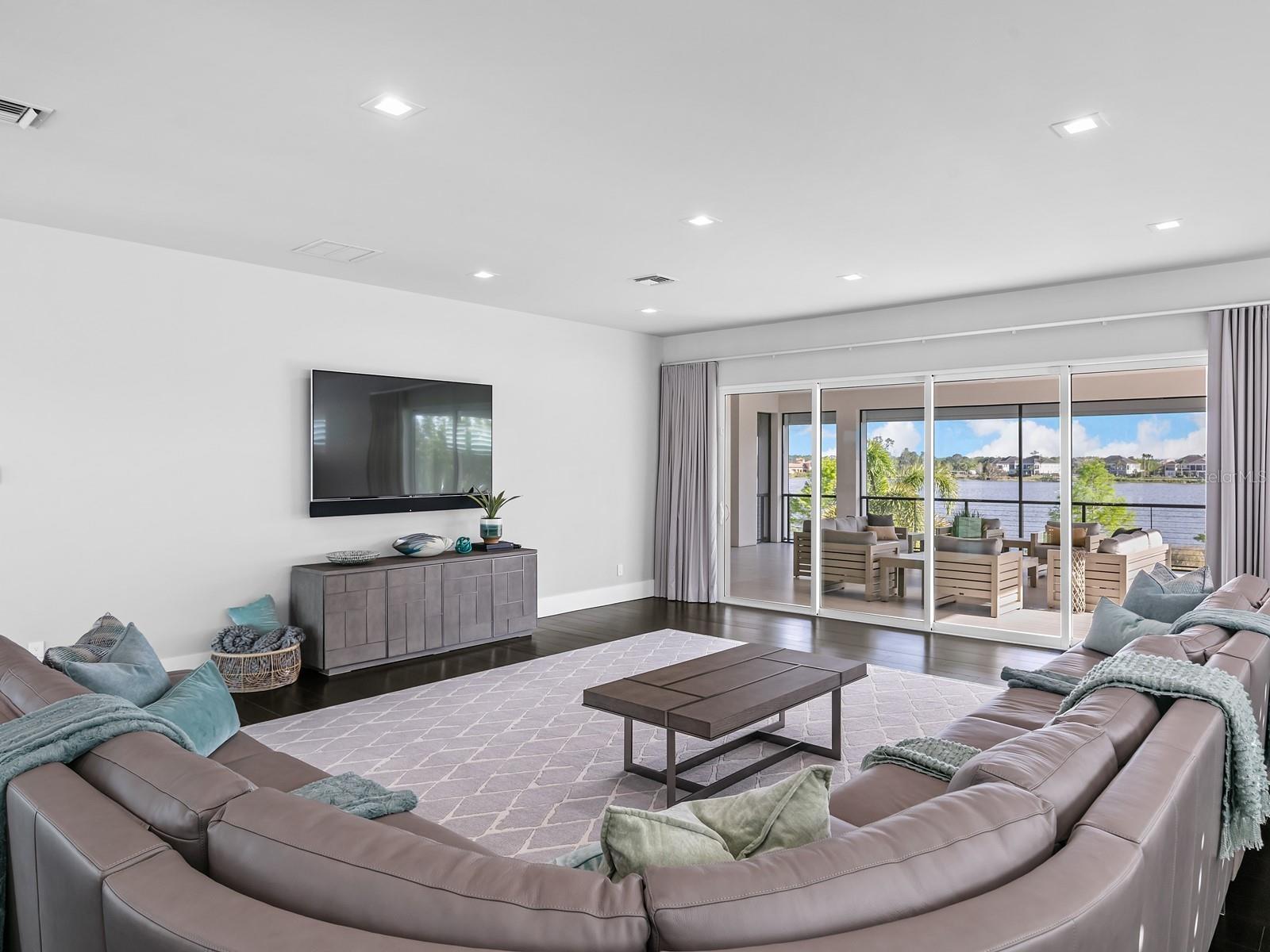 CASA DEL LAGO REP - Residential