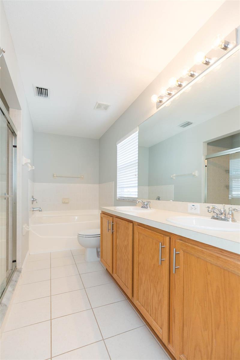 NASSAU POINTE TWNHOMES AT HERI - Residential Lease