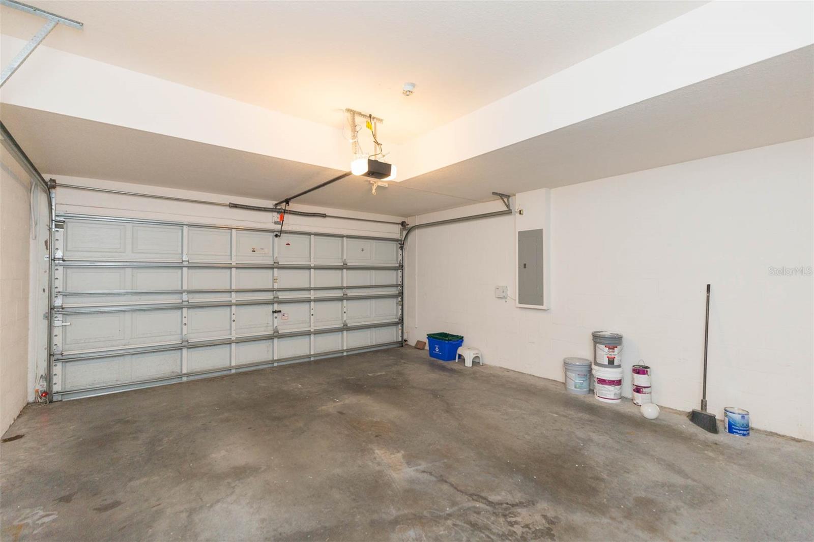 NASSAU POINTE TWNHOMES AT HERI - Residential Lease