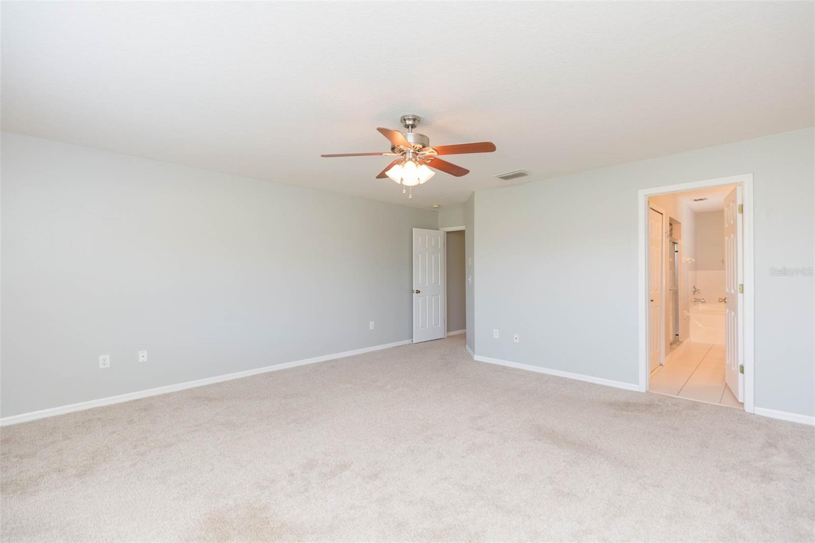 NASSAU POINTE TWNHOMES AT HERI - Residential Lease