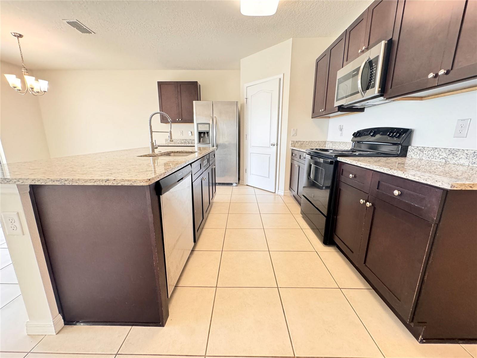 SUMMERS CORNER - Residential Lease
