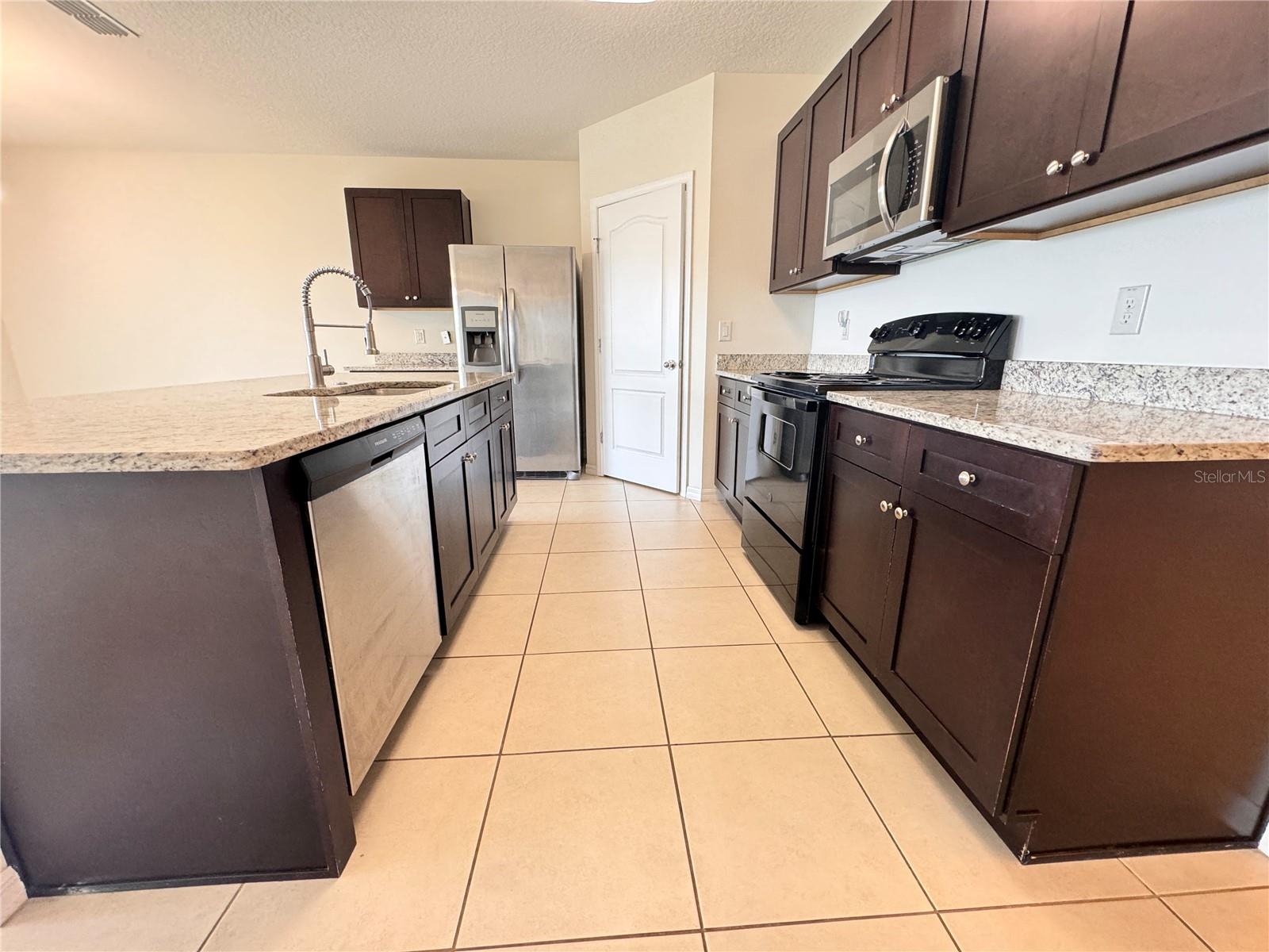 SUMMERS CORNER - Residential Lease