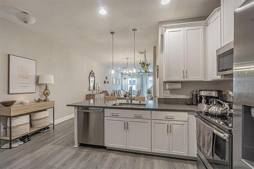 TOWNS AT BELLEAIR GROVE - Residential Lease