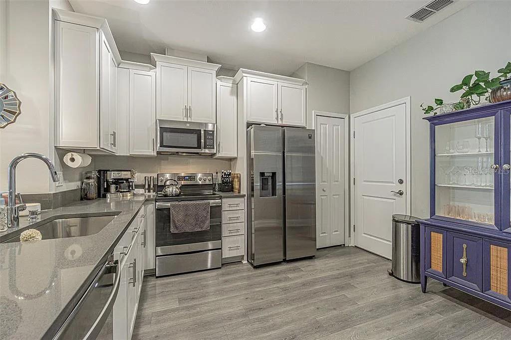TOWNS AT BELLEAIR GROVE - Residential Lease