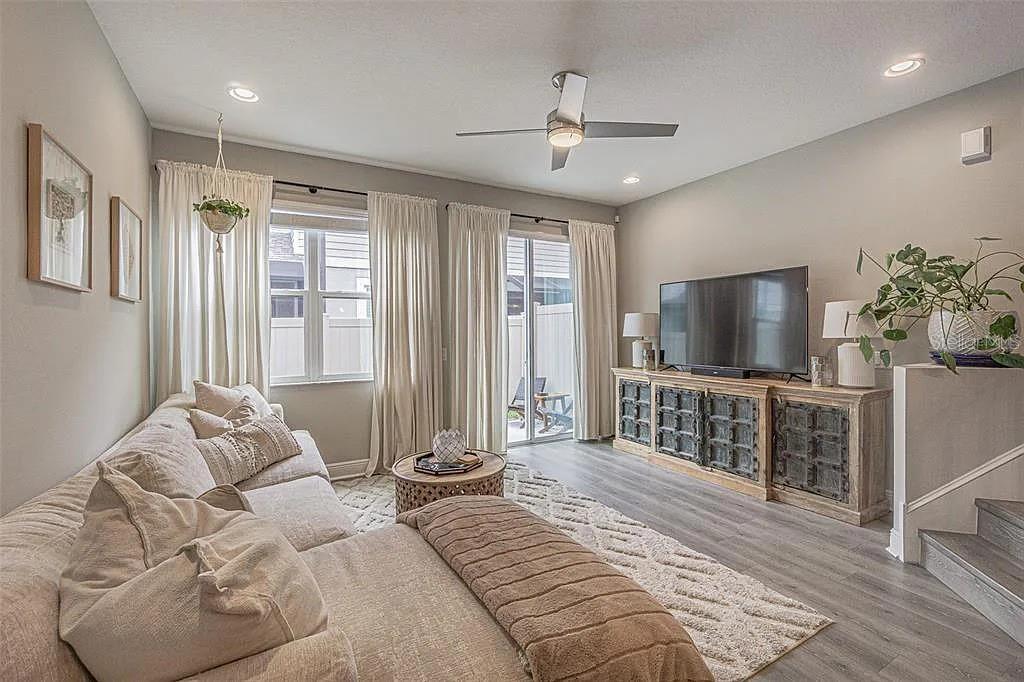 TOWNS AT BELLEAIR GROVE - Residential Lease