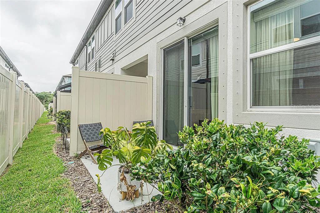TOWNS AT BELLEAIR GROVE - Residential Lease